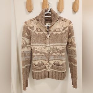 Size S cozy Aztec-y patterned TNA sweater